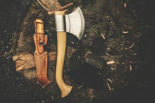 Top 5 haches bushcraft à emporter pour vos sorties en plein air